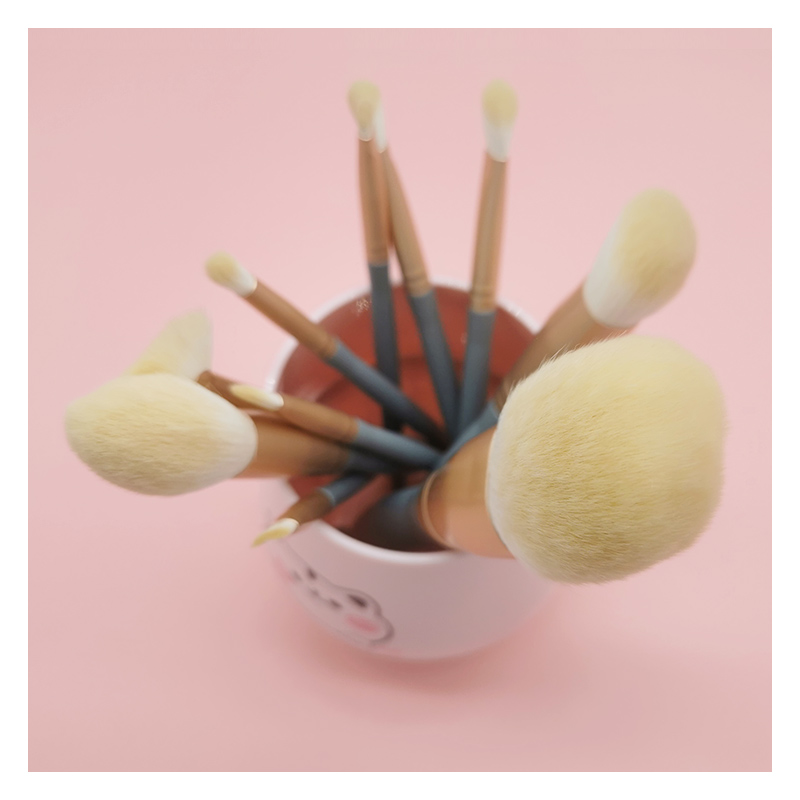 Can pinterest makeup brushes be used for facial massage? 