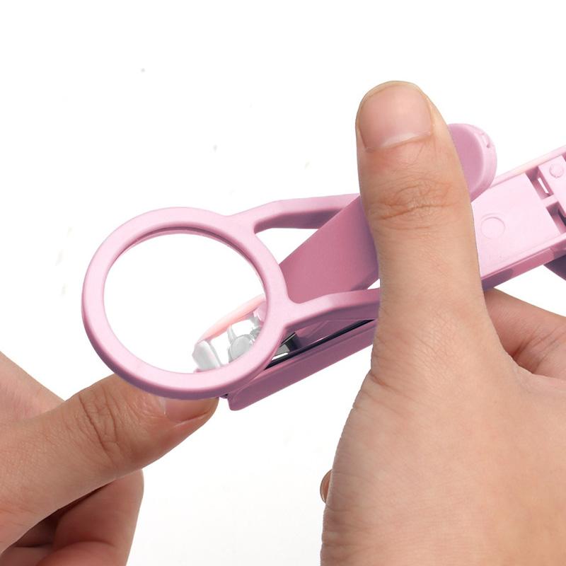 Nail clipper with magnifying glass MNC 13 3